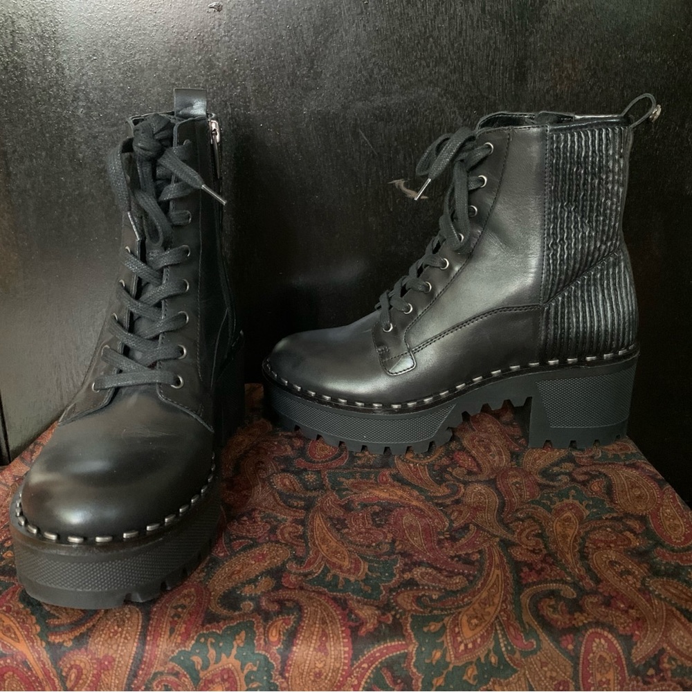 Vince Camuto VC-Movelly Platform Combat Boots